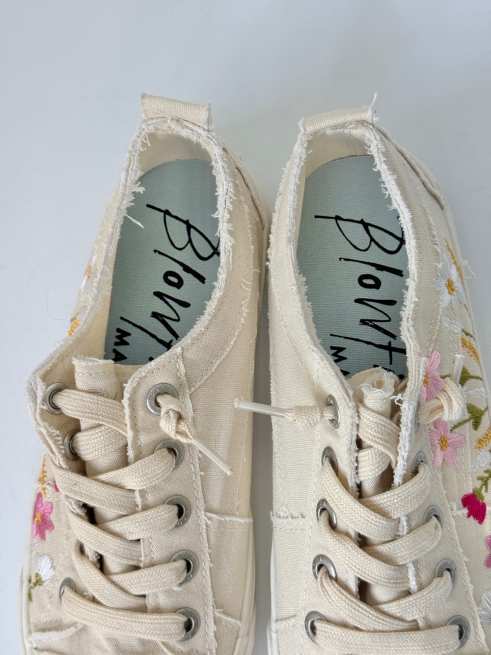 Blowfish NEW Malibu Beige Vivid Floral Embroidered Platform Slip-On Sneakers 8 - Picture 5 of 8